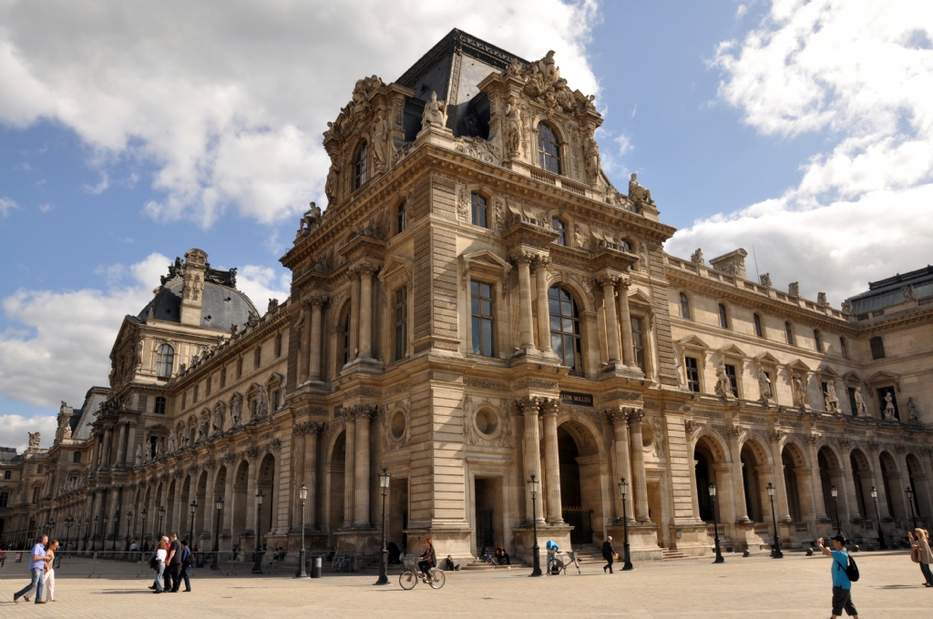 LOUREN M�ZES� (PAR�S)