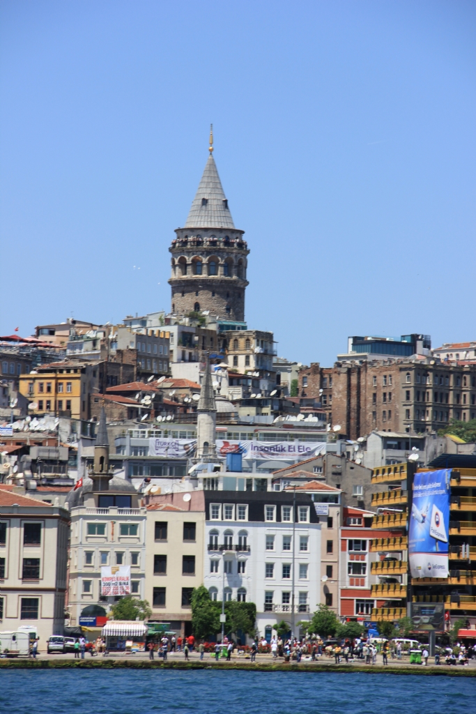 Kz kulesine ak bir kule