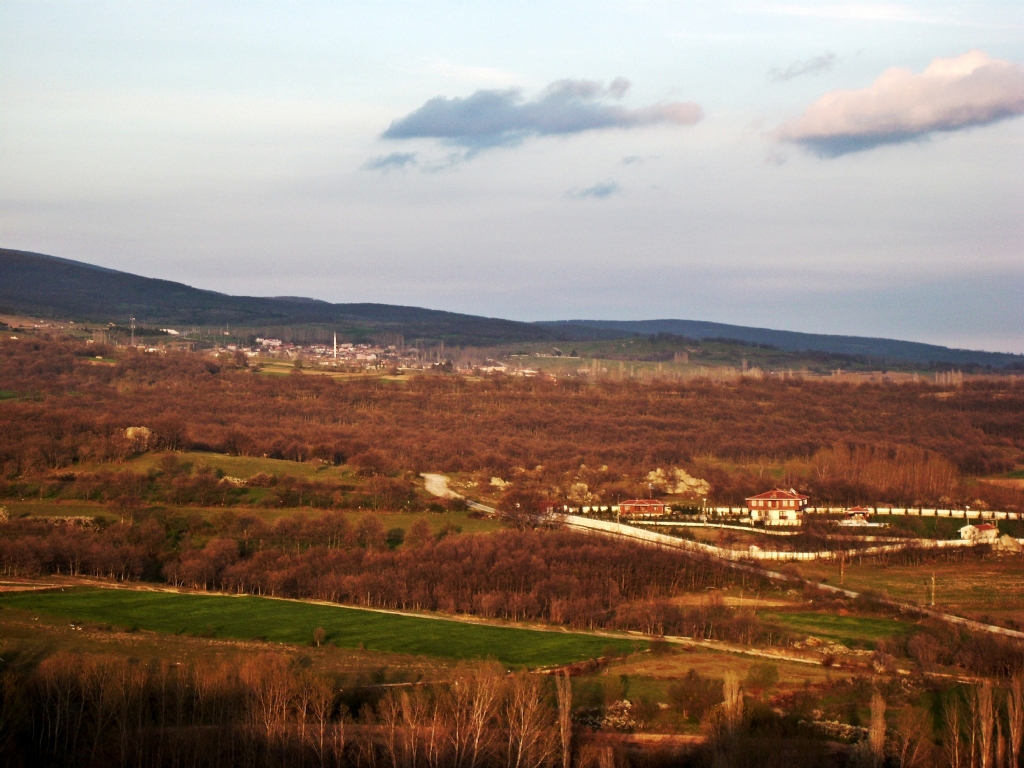 orda bir ky var uzakta