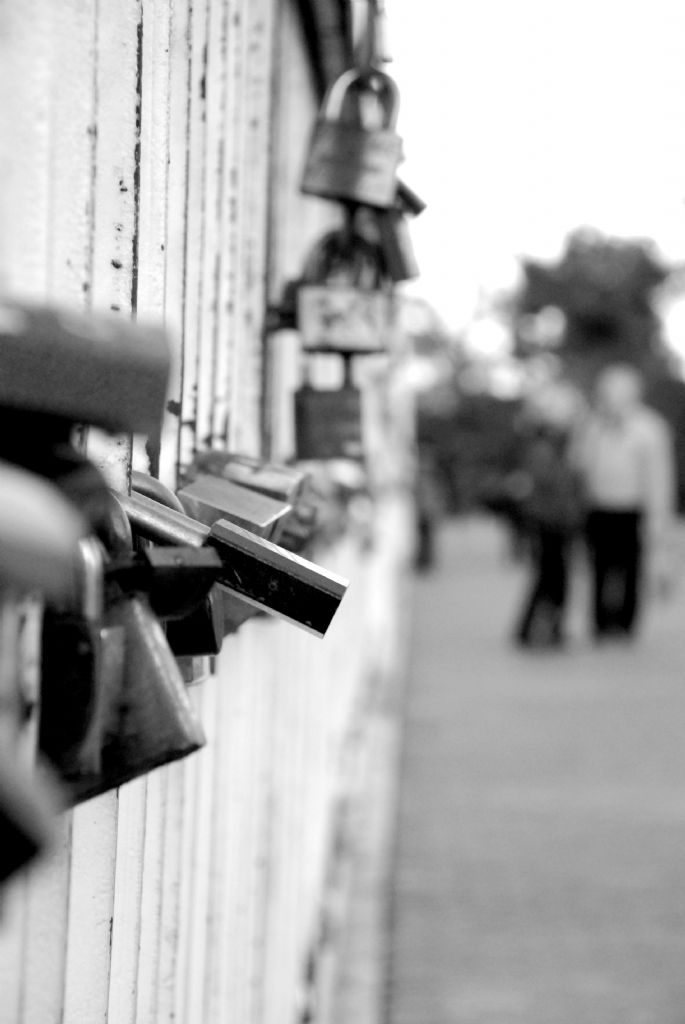 a��klar k�pr�s�.- Ukrayna