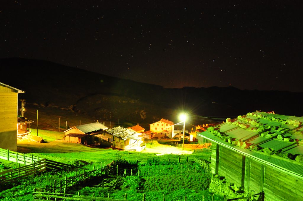 bir gece vakti yaylada