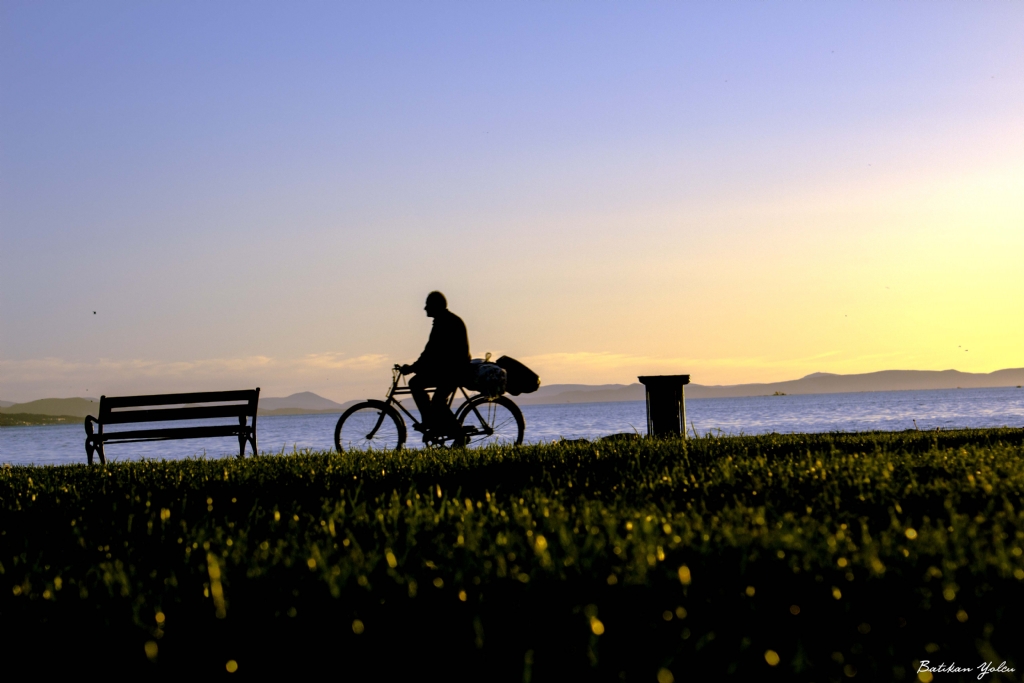 Glge Adam ve Bisiklet