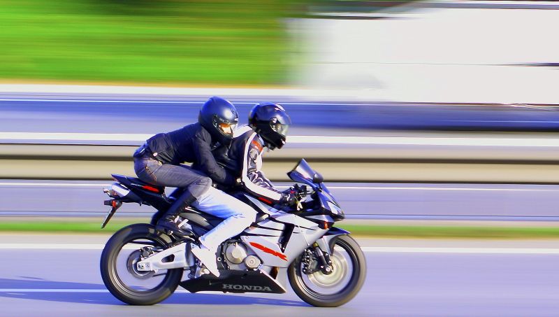 kiteker stnde tek beden olmak