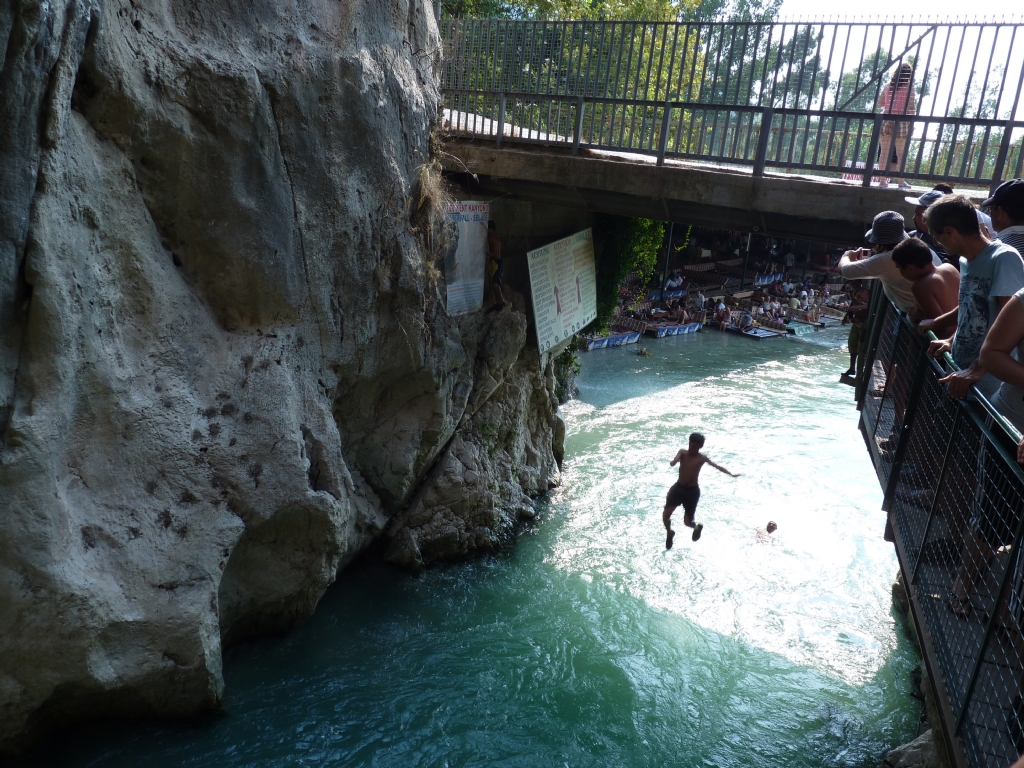 Sakl�kent tehlikeli oyun..