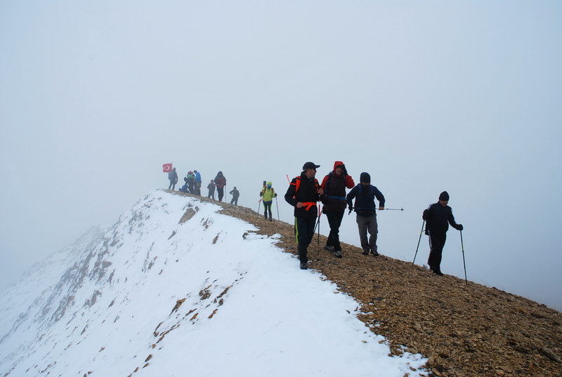 Sar� Baba tepesi zirvesinde