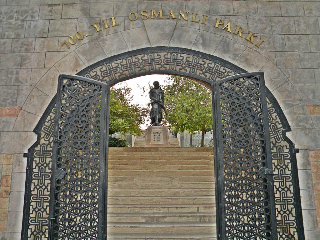 Osmanl Park ve Orhan Gazi Heykeli