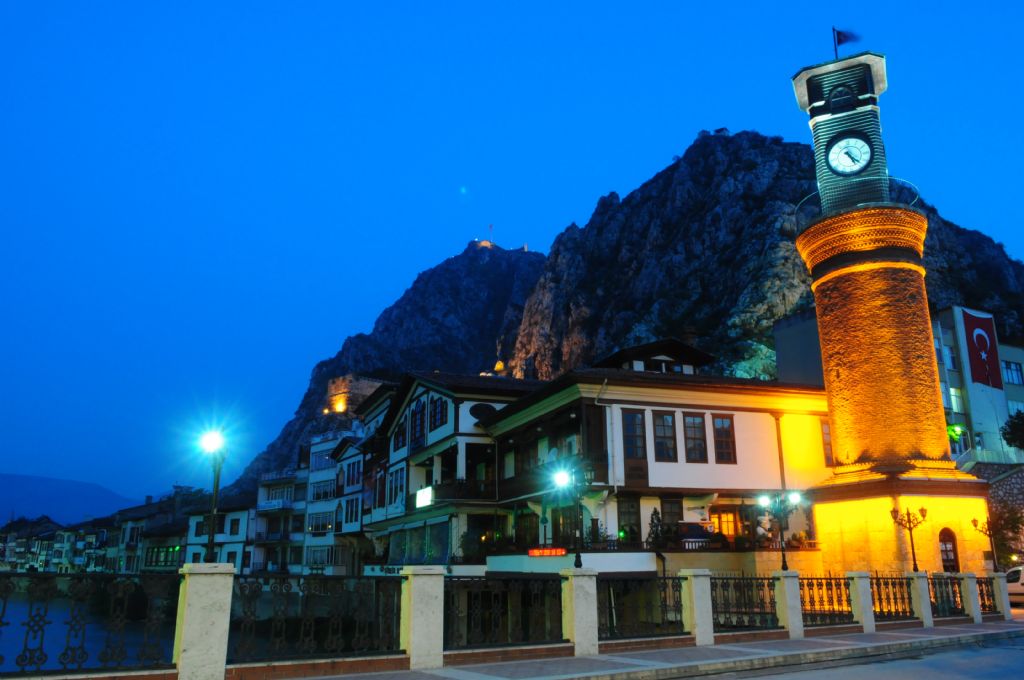 Amasya Saat Kulesi ve Amasya kalesi