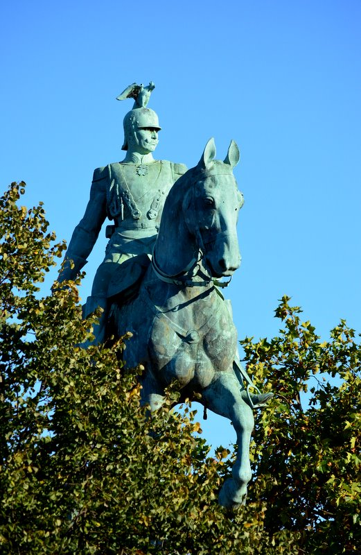 A�a�lardan atlayan heykel :)