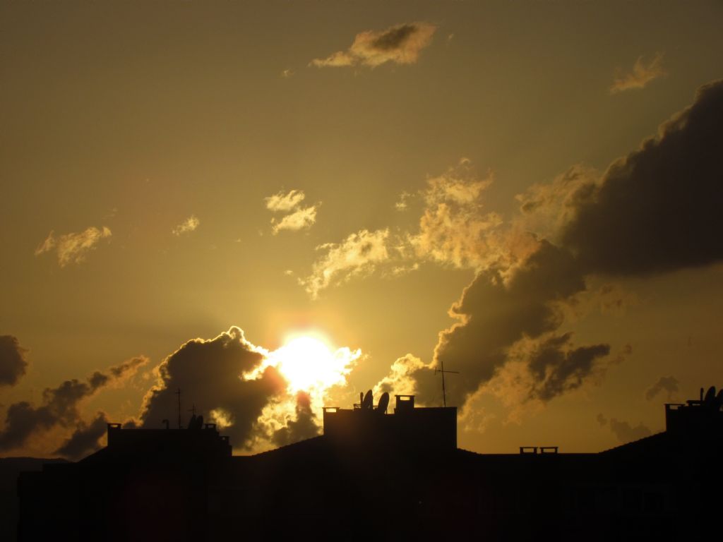 Gne batar,bulutlar yanar