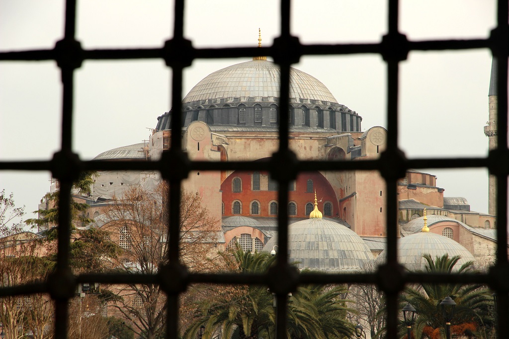 Tutsak Ayasofya