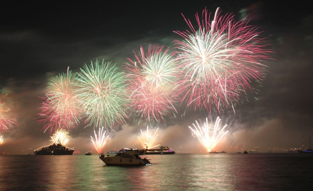 90 y�ld�r bek�isiyiz