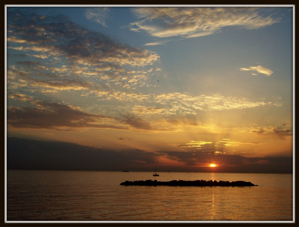 Sahil de k�z�l ak�amlardan biri