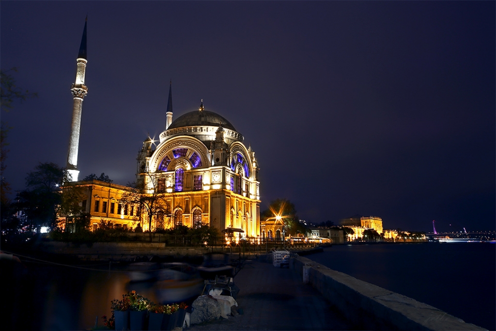 Bezmialem Valide Sultan Camii - En g�zel yolun k�y