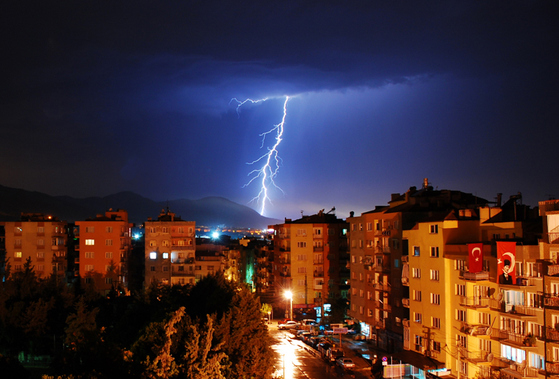 Y�ld�r�m gece ...