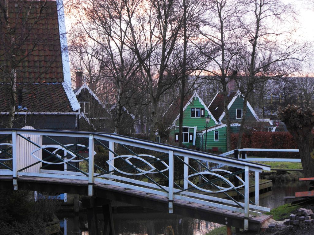 Kopruden gecti gelin...