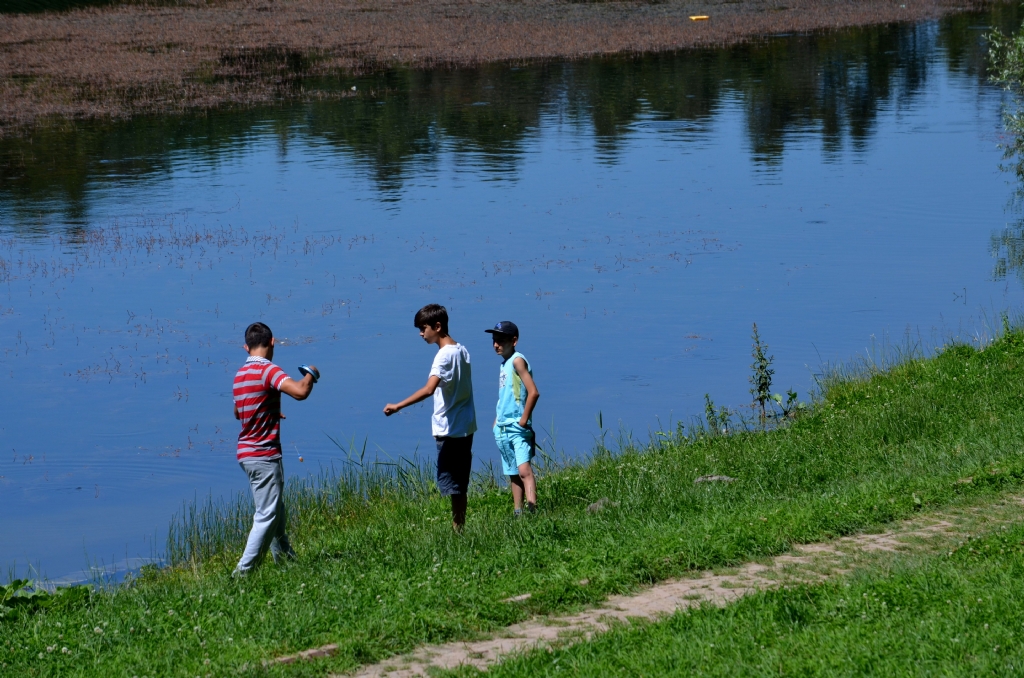 balik tutan cocuklar