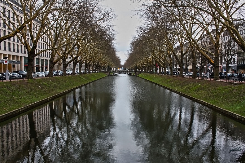 D�sseldorf �ehir merkezinden bir kare