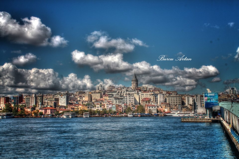 istanbul Galata kulesi ve mavilik