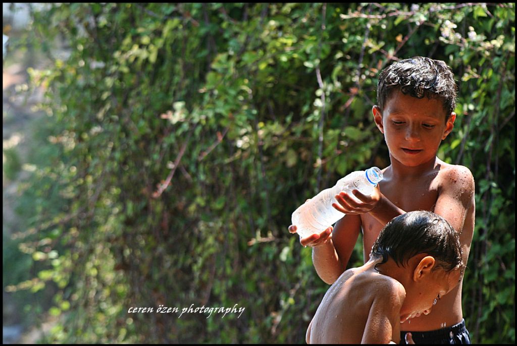 munzurun kenarnda ocuklar