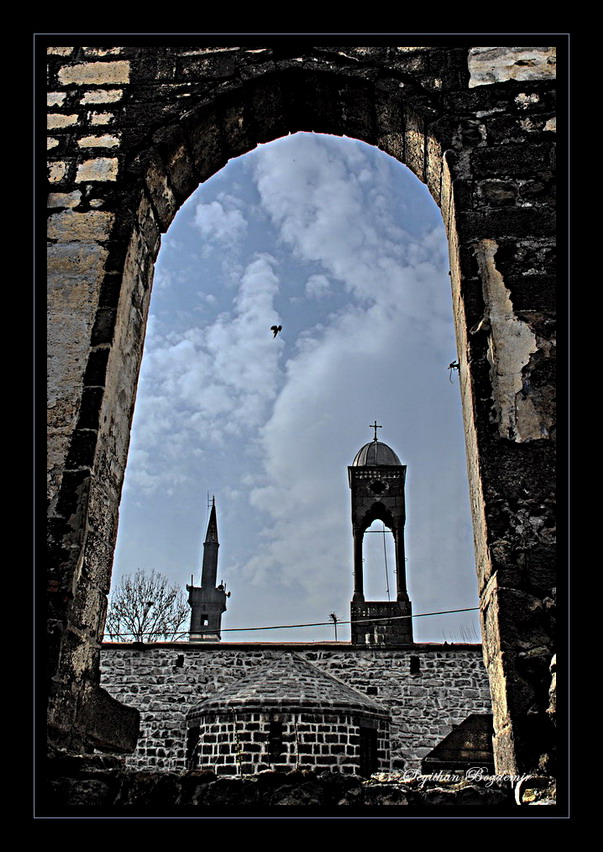 Diyarbakr Drt Ayakl Minare & Mar Petyun  Kilise