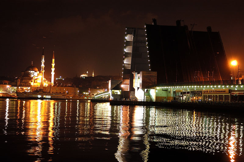 Gece I��klar�nda Galata