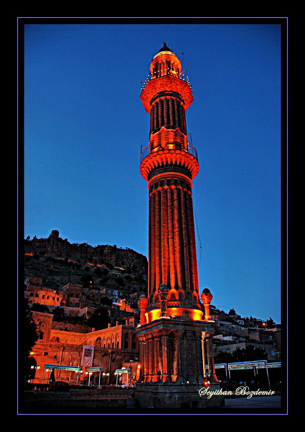 Mardin ehidiye camii minaresi