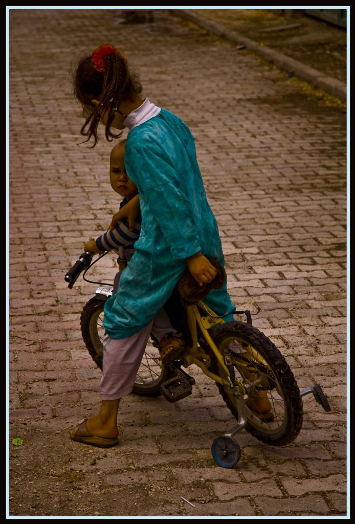 Afgan K�z� ve Bisikleti