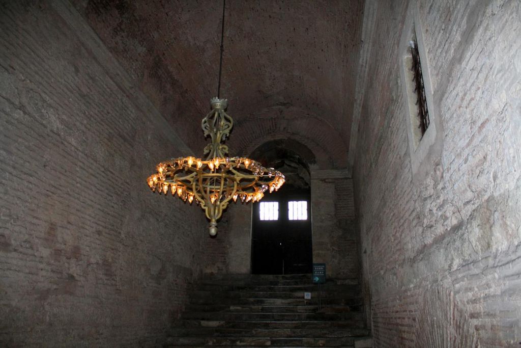 ayasofya,ikinci salondan b�y�k alt salona giri�