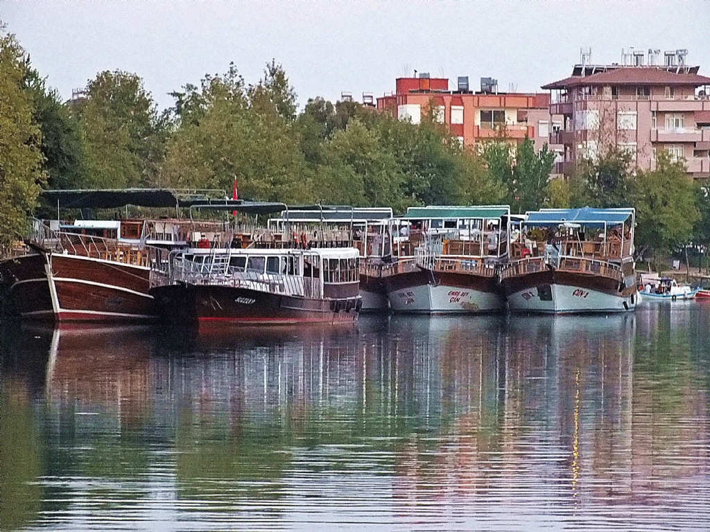 Manavgat ay'nda Tekneler