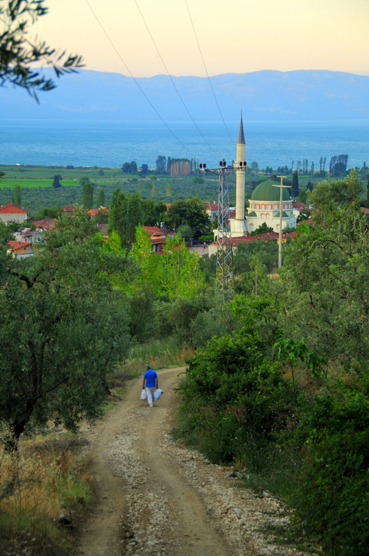 orda bir ky var uzakta