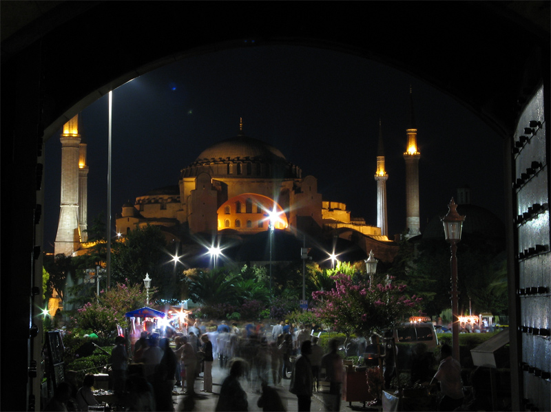 Ayasofya Sultanahmet'in kap komusu