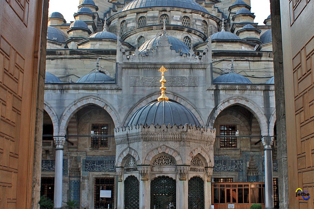 Karlama - Yeni camii ( Valide Sultan Camii)