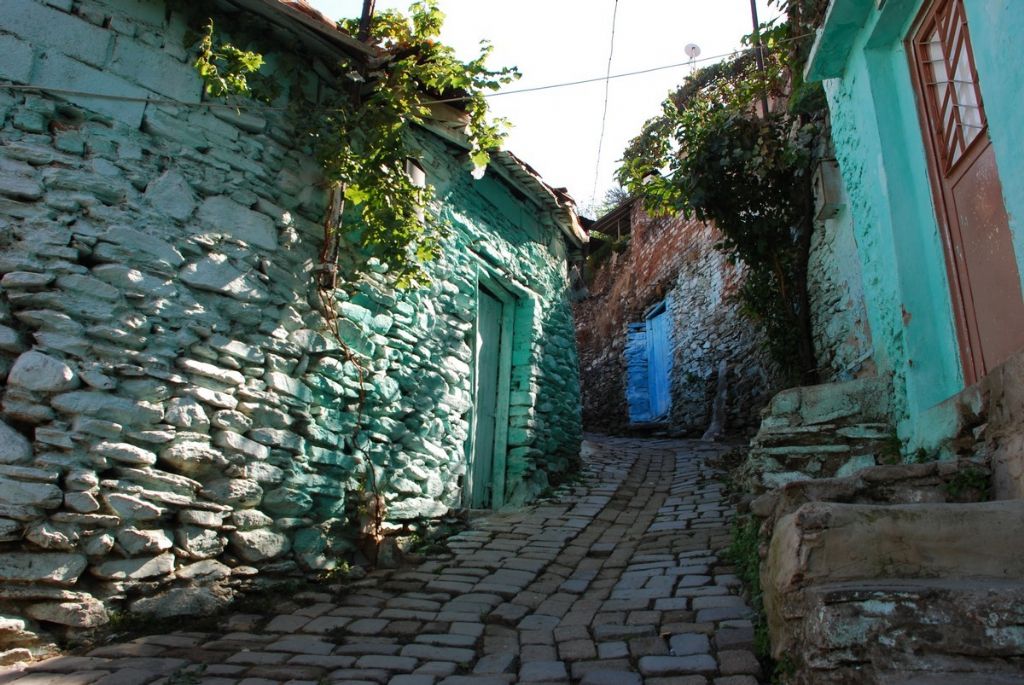 TA YOL...TA DUVAR...