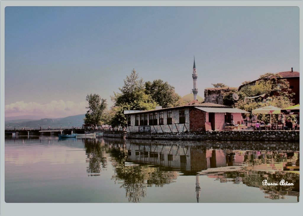 orda bir ky var uzakta...buras Alayan nar