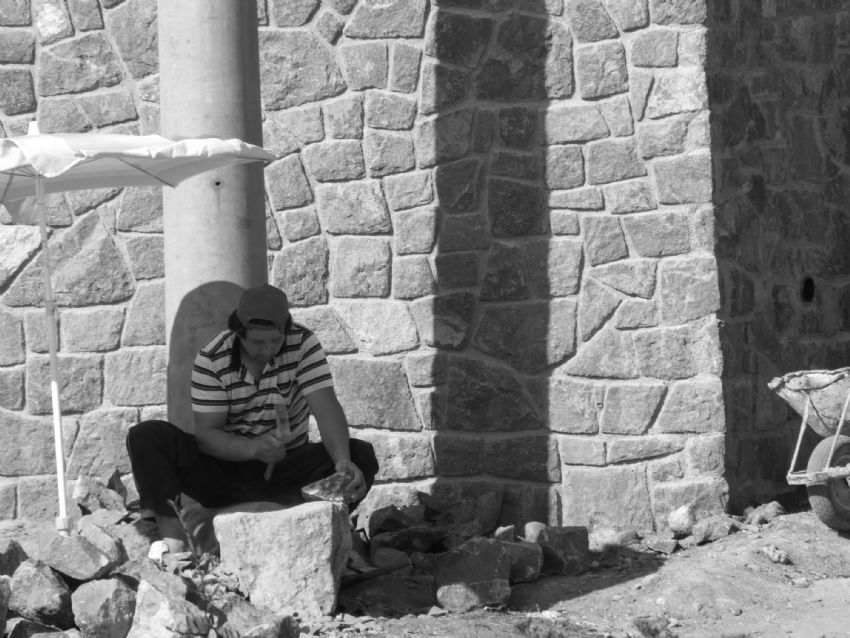 Ekmeini tatan karanlar