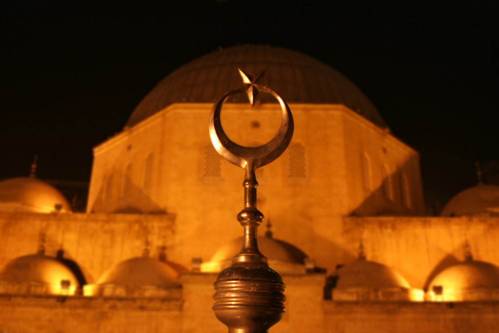 Alemi Ve Dergah Camii