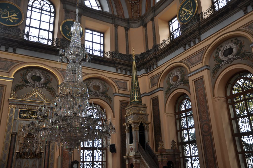 Bezmi Alem Valide Sultan Camii