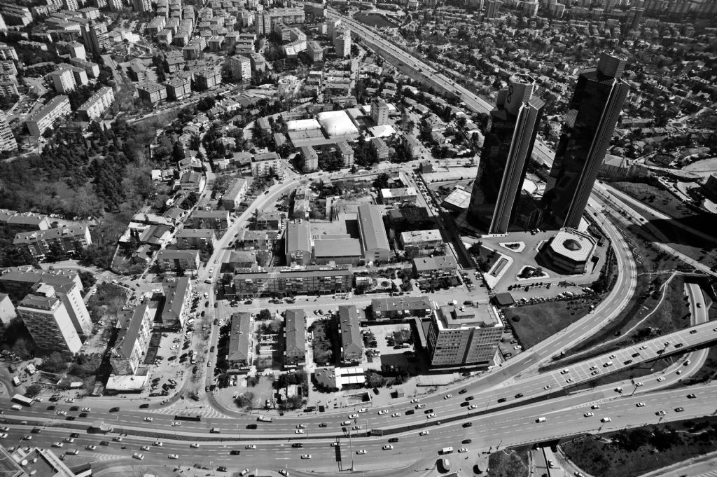 Ya�am�n K�y�s�nda 3...