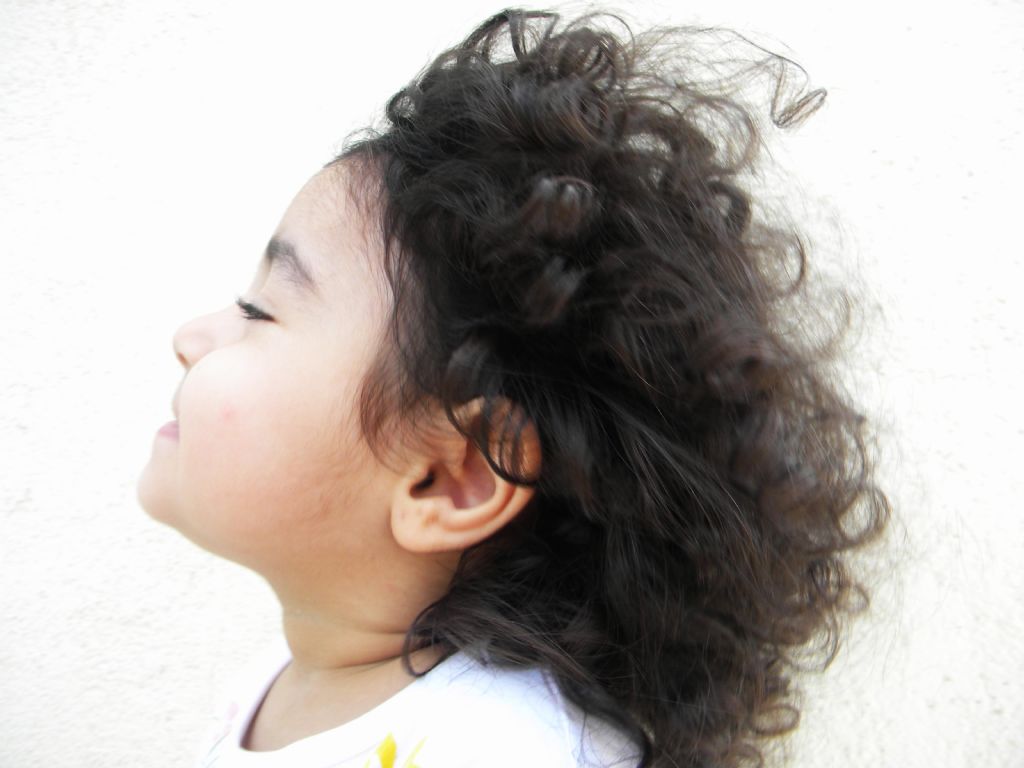 nehir r�zgar�n sesini dinlerse!....