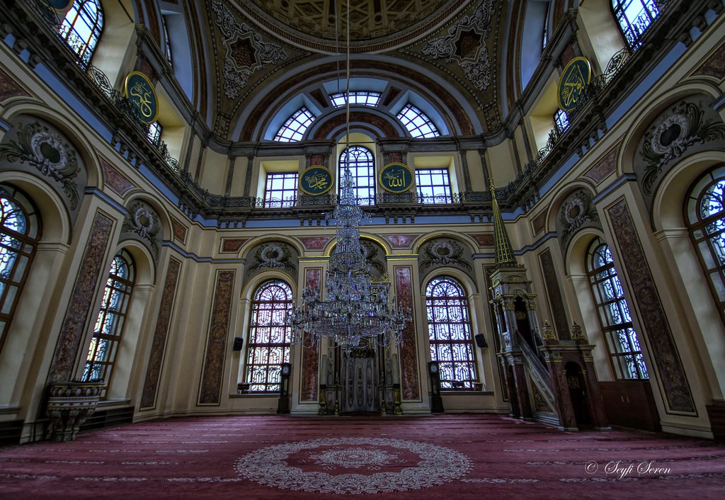 Dolmabahe Camii / Bezmi Alem Valide Sultan Camii