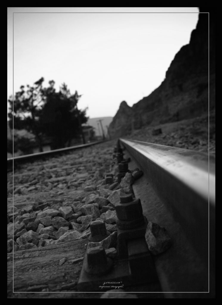 uzun ince bir yoldaym