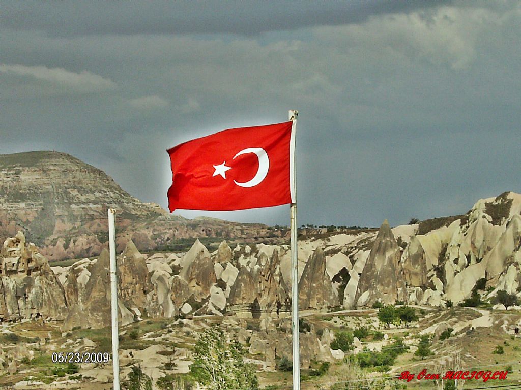 Mavi G�klerin K�z�l ve Beyaz S�s�