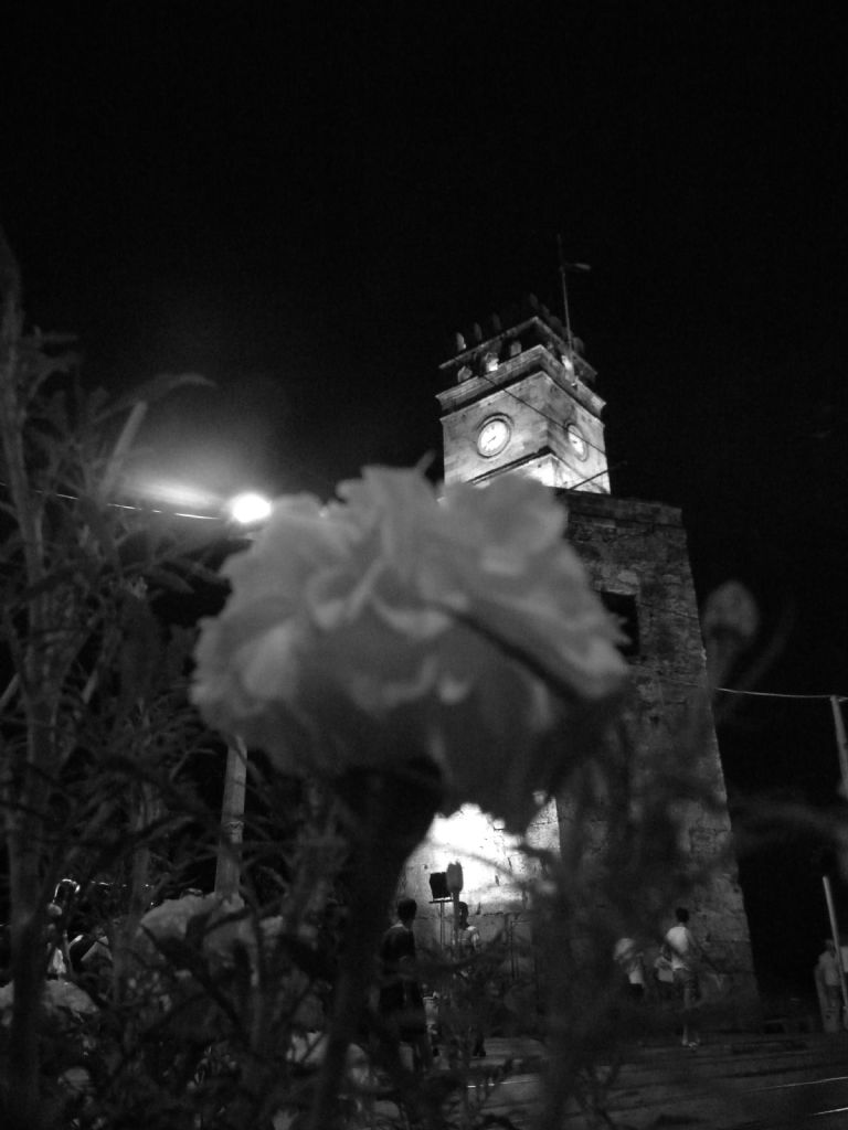 Antalya' n�n Saat Kulesine siyah-beyaz bak��