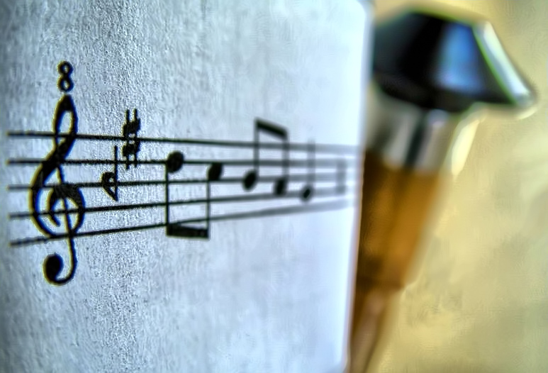  Ney'in arsna kulak vermi sanki notalar...