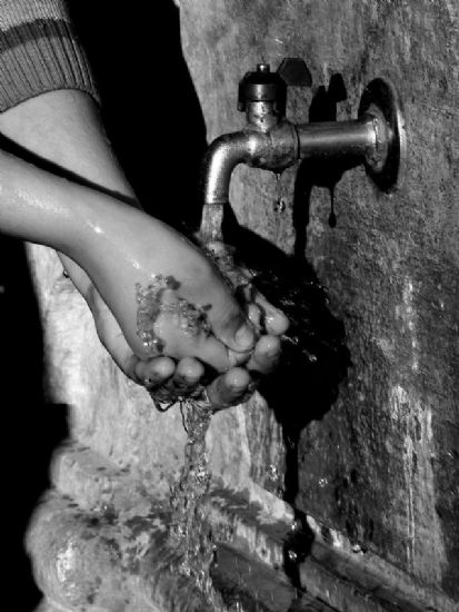 Ellerimden Den Damlalar...