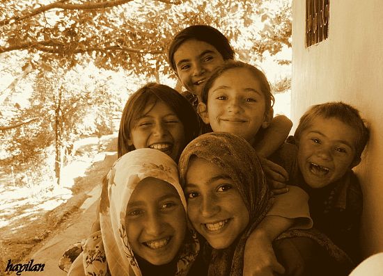 Parlayan Gzler Ve Kocaman Gller