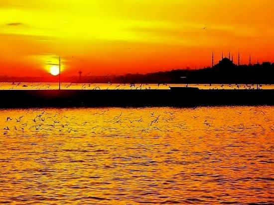 stanbul’da  Akamn Sesleri