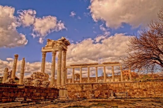 ... Akropol...