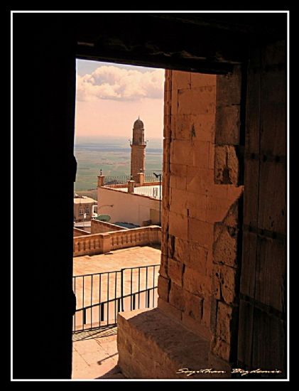 Zinciriyeden  Penceresinden Ulu Camii Minaresi