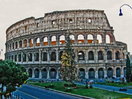 The Colosseum Yeni Yla Doru